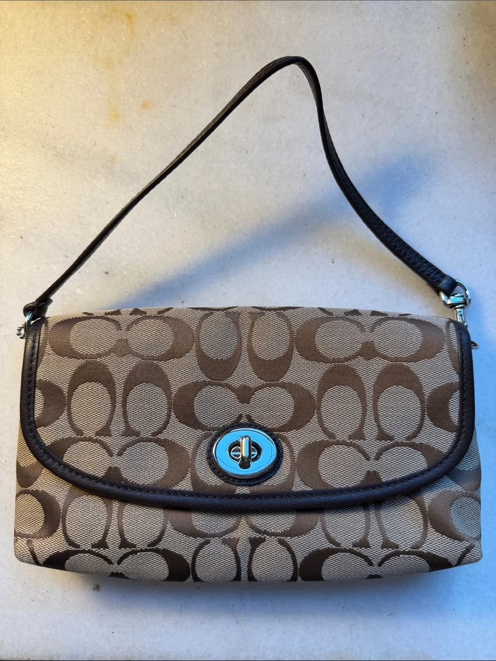Coach Turn-lock Mini/Wristlet - Picture 1 of 8